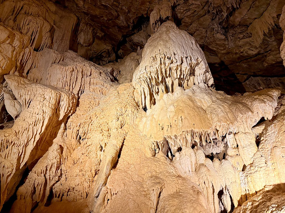Formation rocheuse appelée méduse aux Grottes de Vallorbe