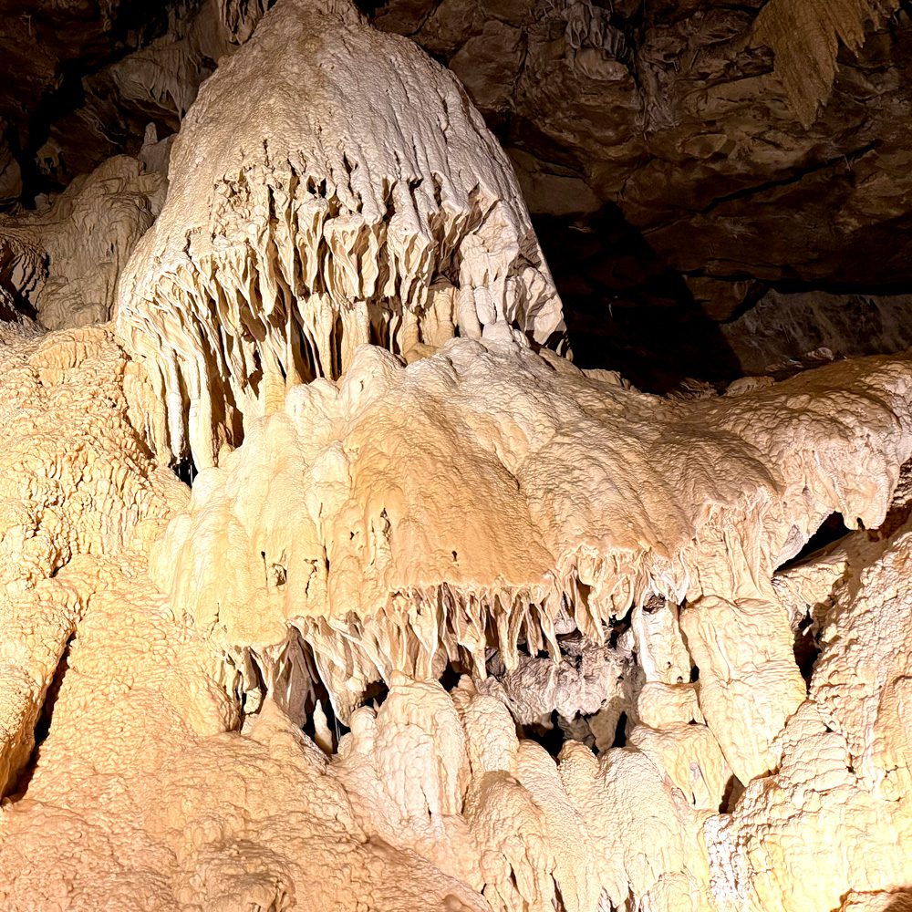 Formation visible dans les Grottes de Vallorbe