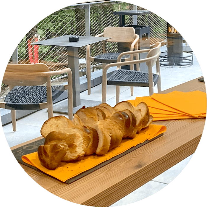 Tranches de tresse suisse pour le petit-déjeuner