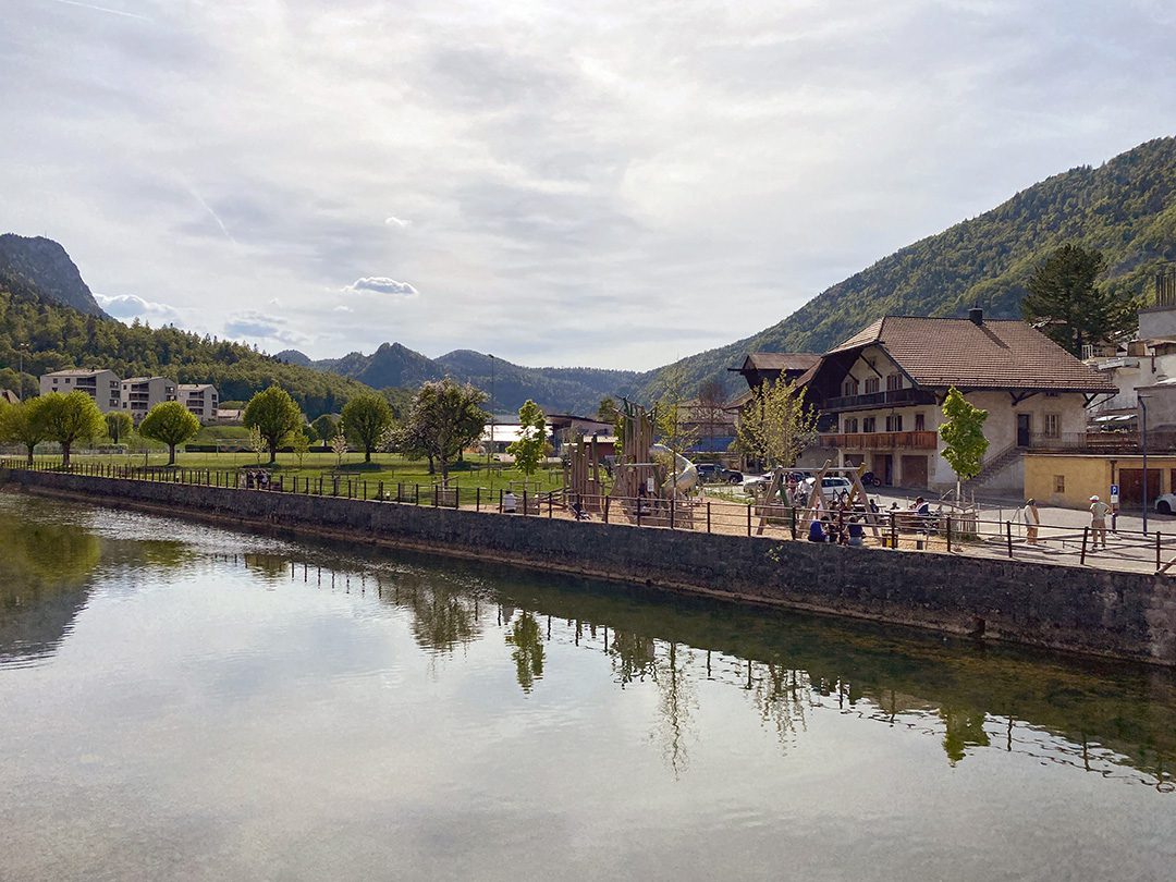 Place de jeu de Vallorbe au centre du village
